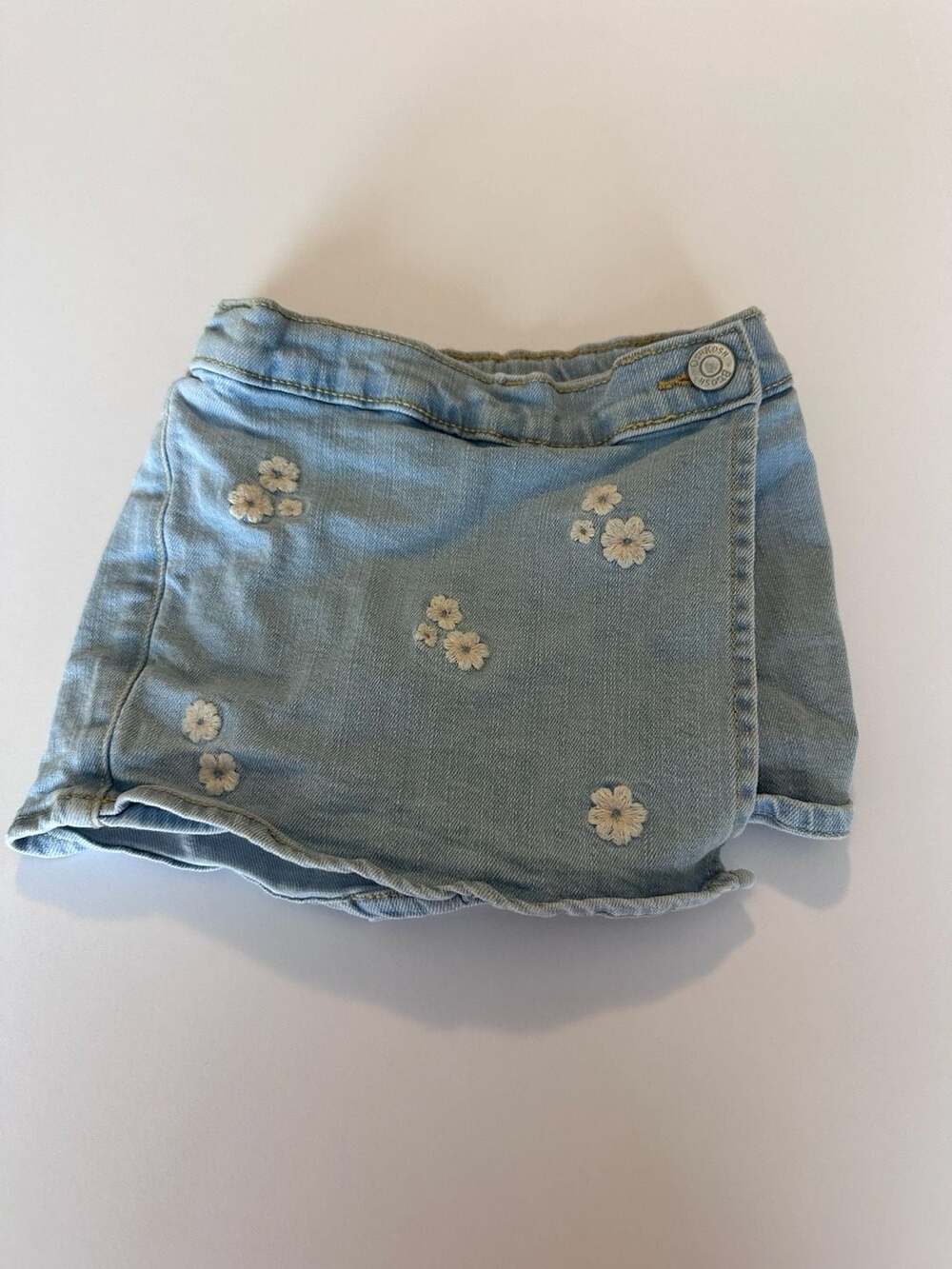 OshKosh B'Gosh Embroidered Denim Skort Size 2T/2A Blue Floral